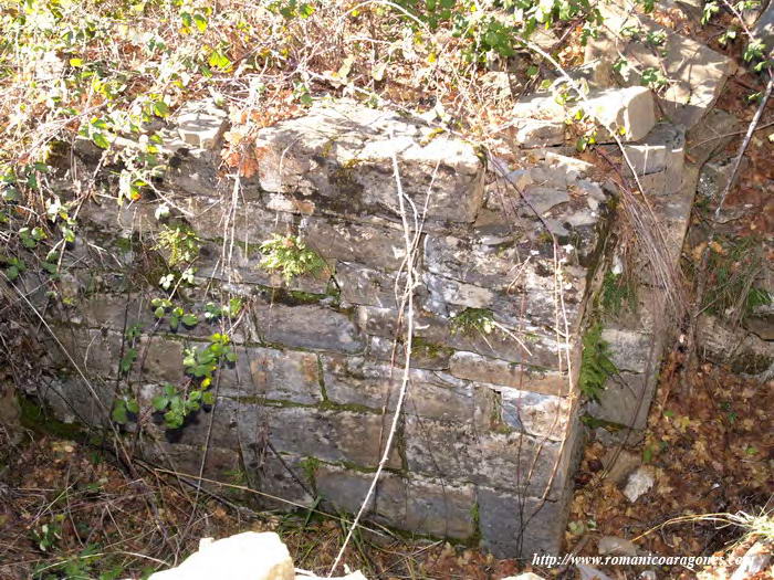 DETALLE DEL MURO DE PONIENTE Y JAMBA SUR, DESDE EL INTERIOR